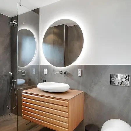 2 Bedroom Cozy In Apartament